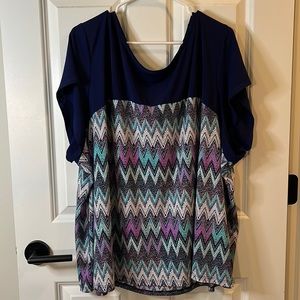 Short sleeve blue and pattern top from Avenue size 30/32